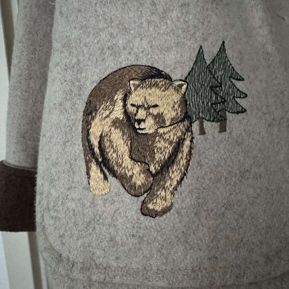 Vintage Gray Wool Jacket with Bear and Tree Embroidery - Picture 4 of 7